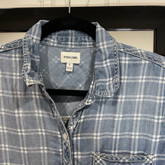 Sneak peek small button down - Picture 4 of 9